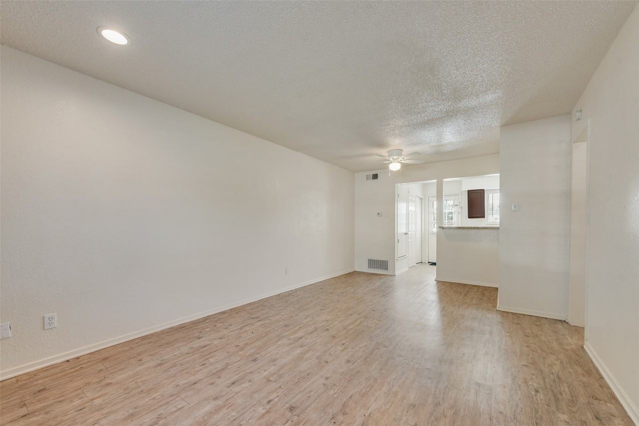 2826 Wimbledon Ct #B - Photo 4 of 18