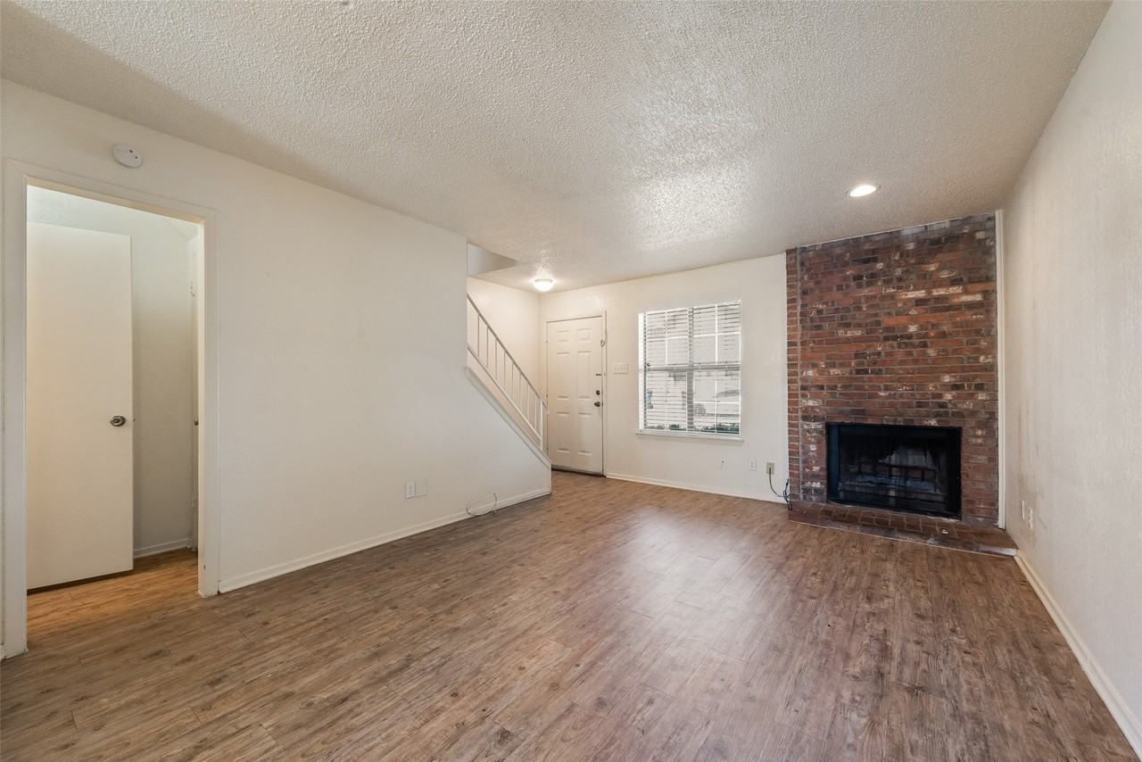 2826 Wimbledon Ct #B - Photo 5 of 18