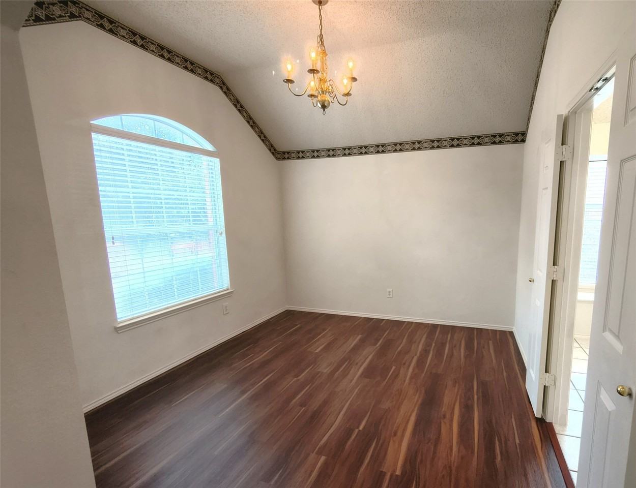 9700 Summer Dr - Photo 4 of 21