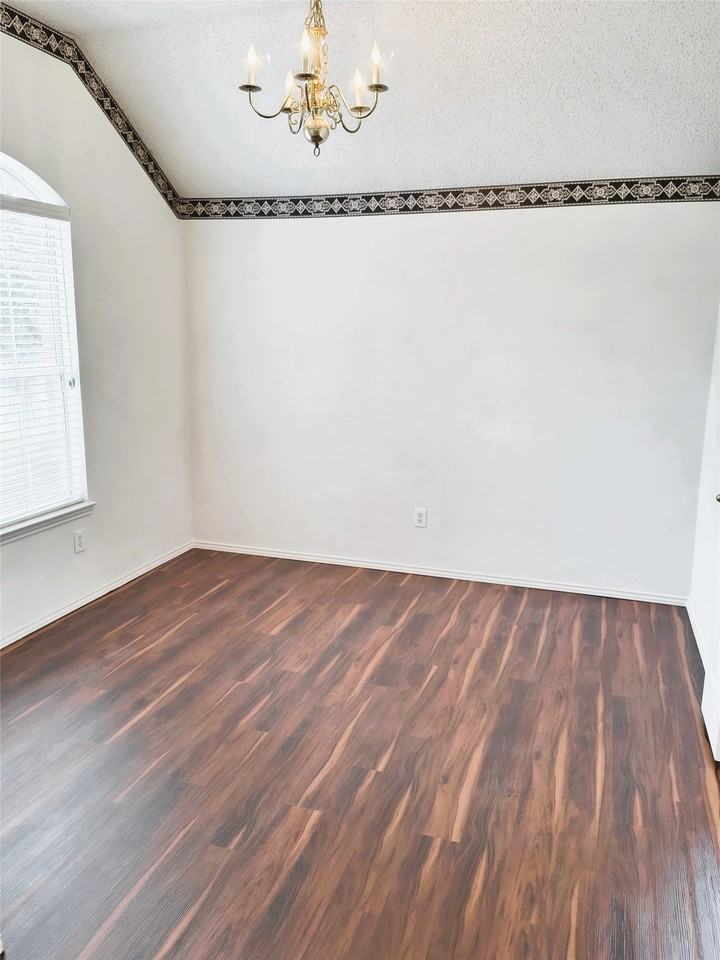 9700 Summer Dr - Photo 5 of 21