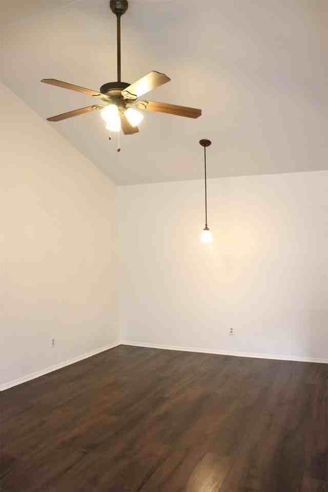 10020 Redondo Dr - Photo 5 of 25