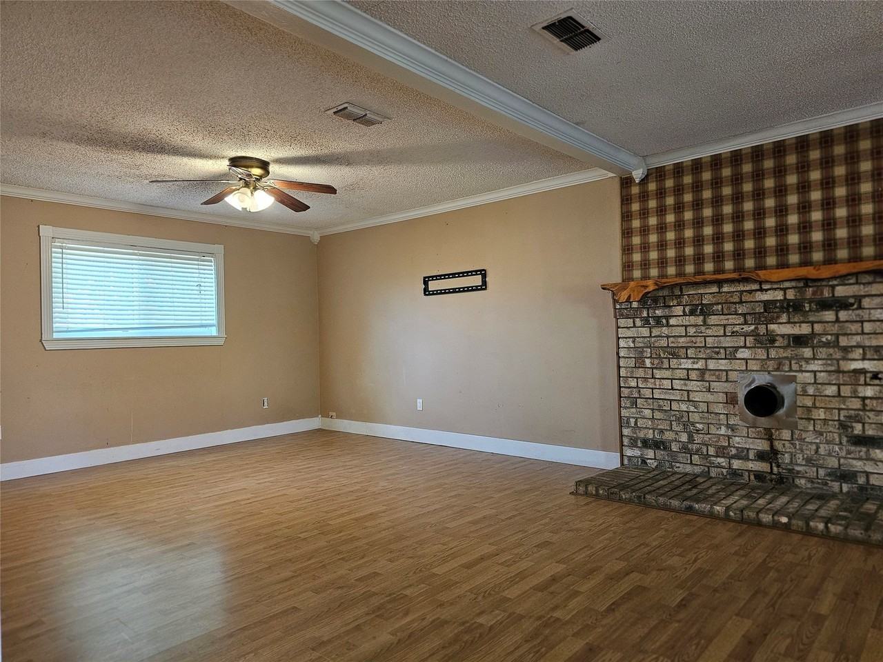 1630 Milrany Ln - Photo 5 of 16