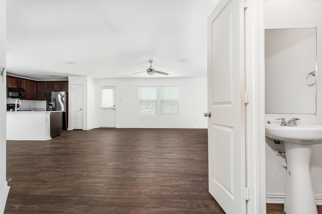 9213 Marilyn Pl - Photo 4 of 27