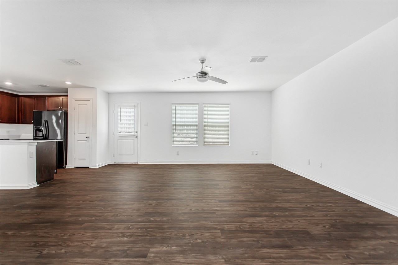 9213 Marilyn Pl - Photo 5 of 27