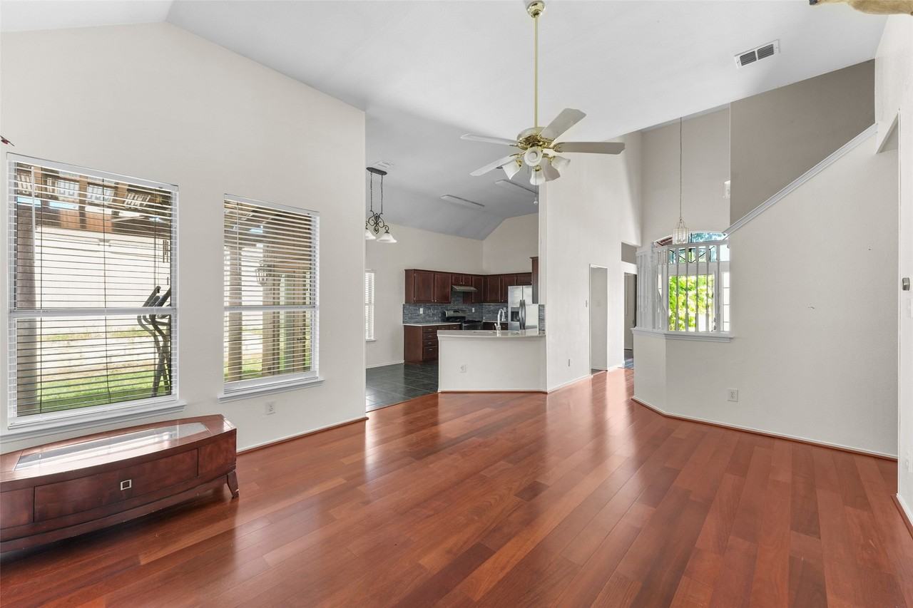 900 Chauvin Dr - Photo 3 of 15