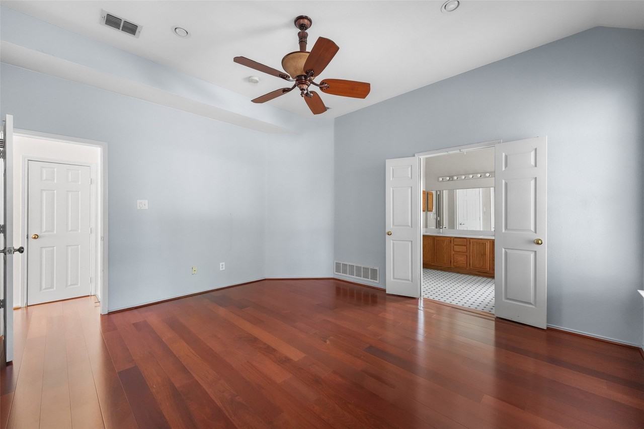 900 Chauvin Dr - Photo 5 of 15