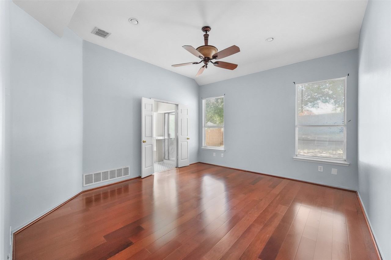 900 Chauvin Dr - Photo 6 of 15