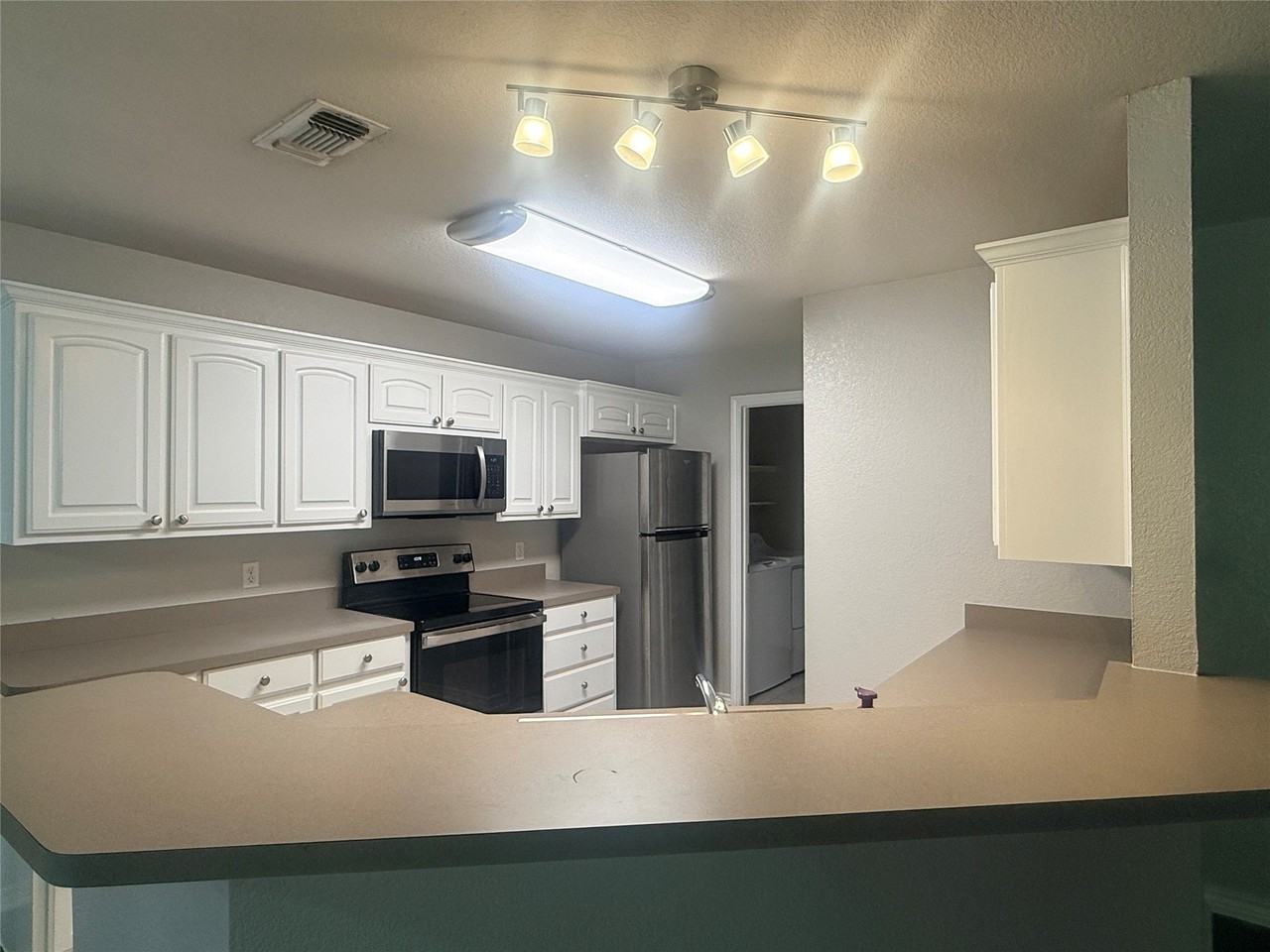 605 N Avenue D - Photo 4 of 9