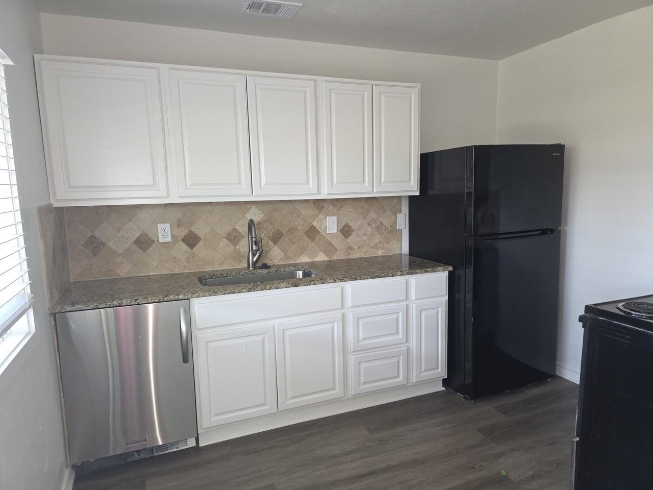 2505 Western Dr - Photo 2 of 9