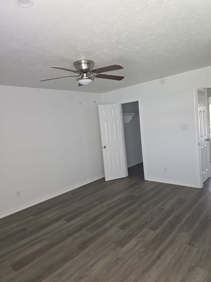 2505 Western Dr - Photo 7 of 9