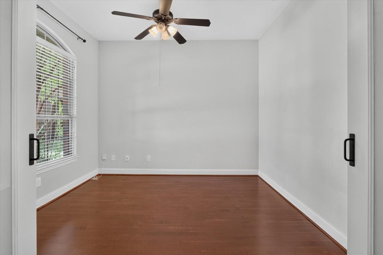 4635 Saginaw Ct - Photo 3 of 40