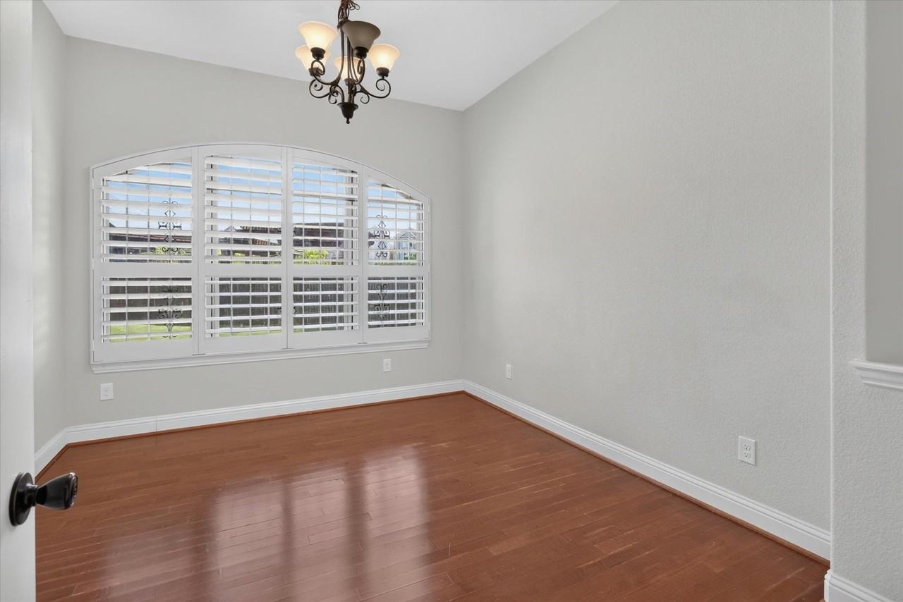 4635 Saginaw Ct - Photo 5 of 40