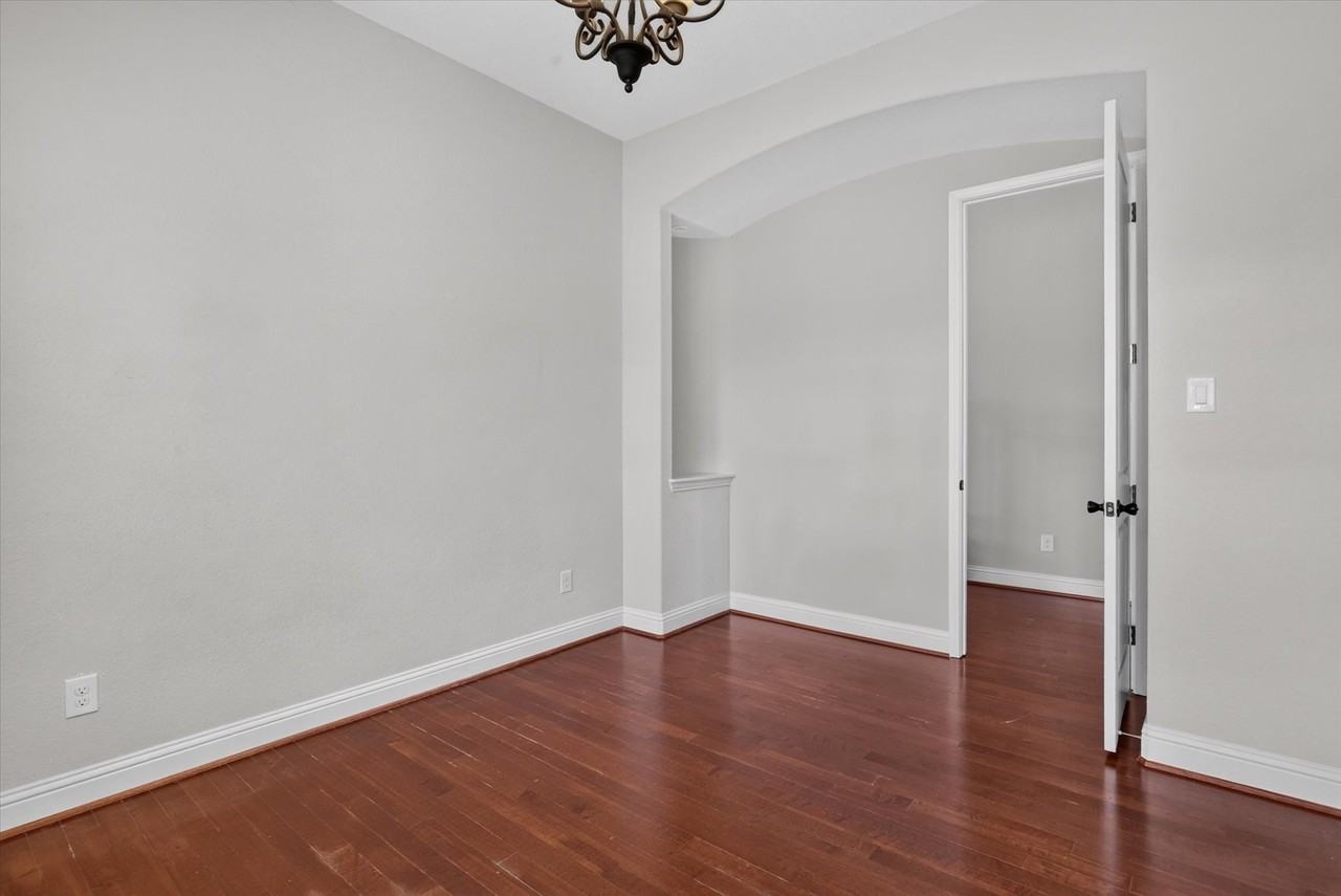 4635 Saginaw Ct - Photo 6 of 40