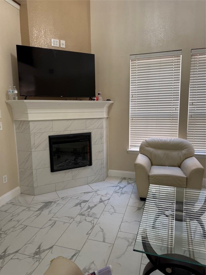 556 Silver Maple Dr - Photo 5 of 13