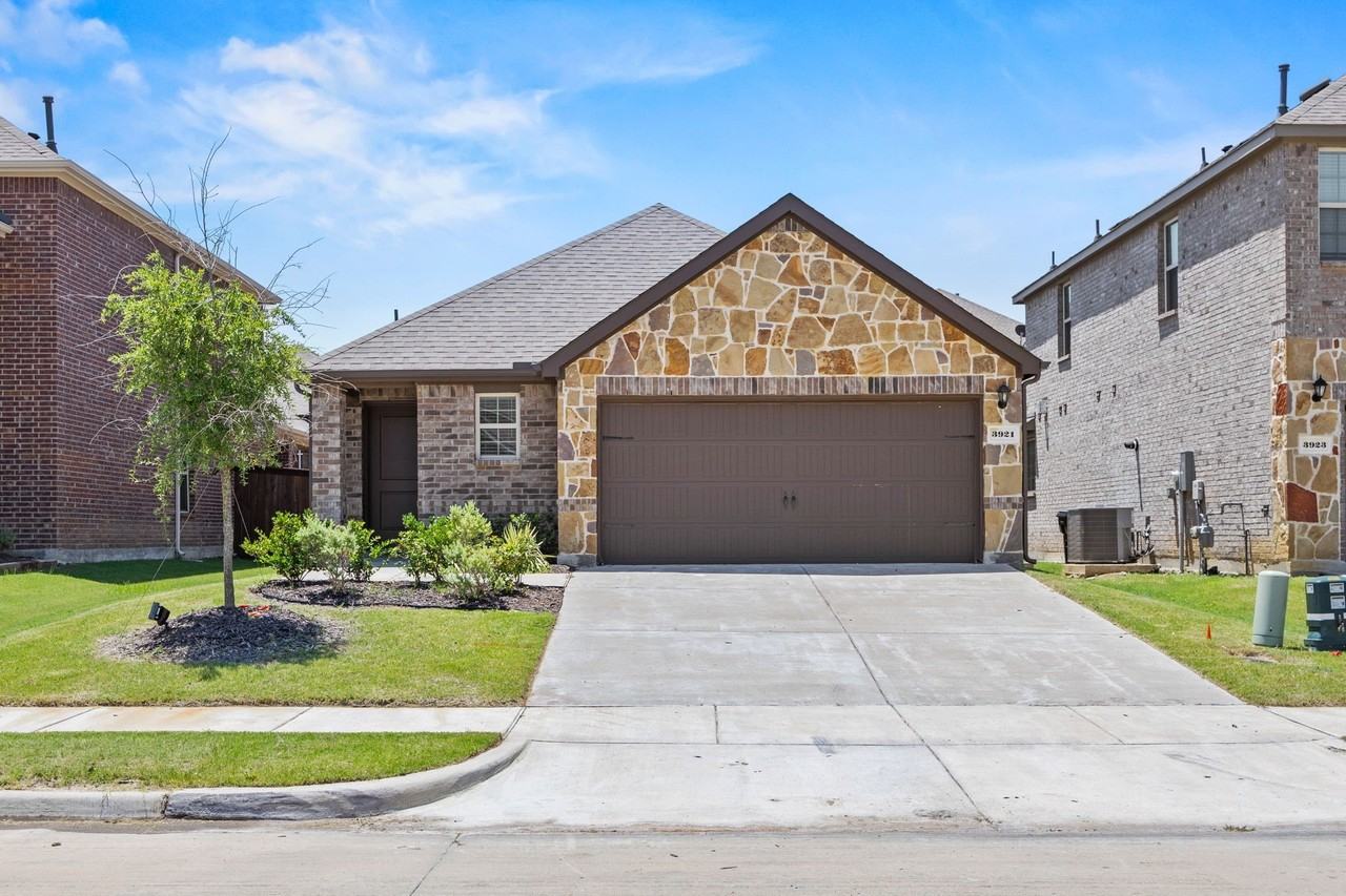 3921 Oak Creek Cir