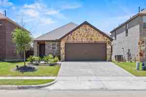 featured image of 3921 Oak Creek Cir