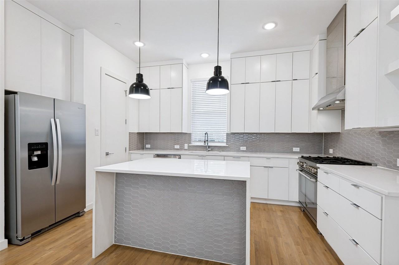 1510 N Washington Ave #403 - Photo 2 of 12