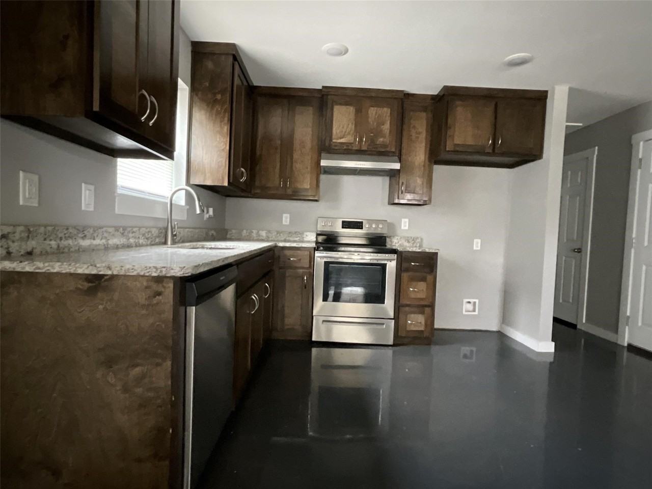 113 Isabella St - Photo 3 of 13
