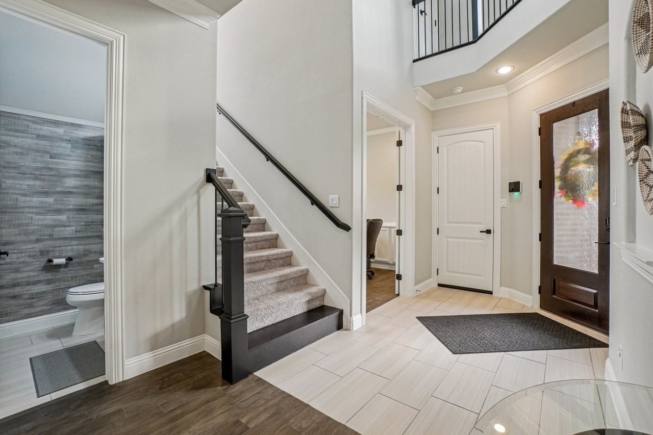 1036 Windy Hill Ln - Photo 2 of 26