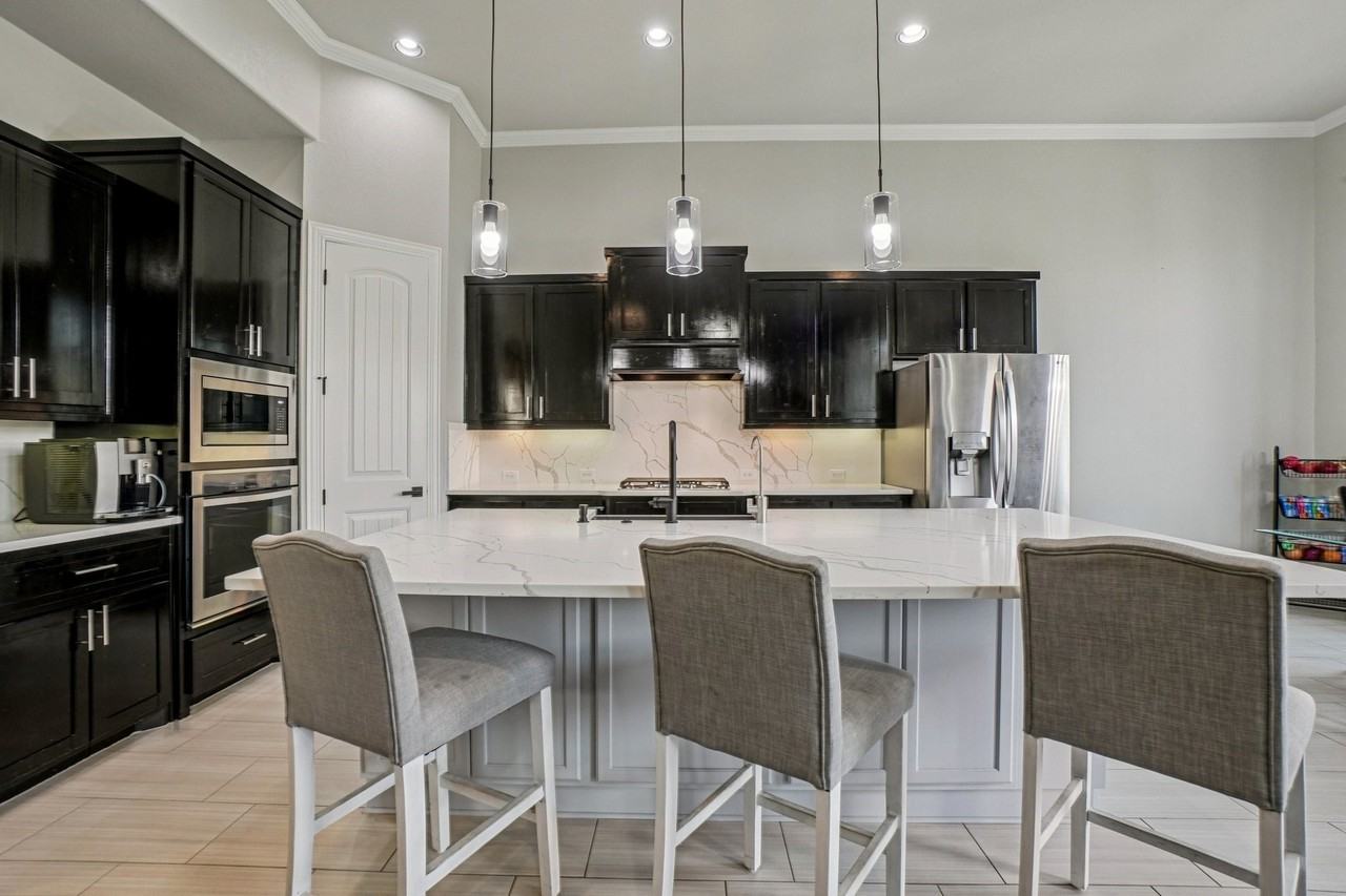 1036 Windy Hill Ln - Photo 4 of 26