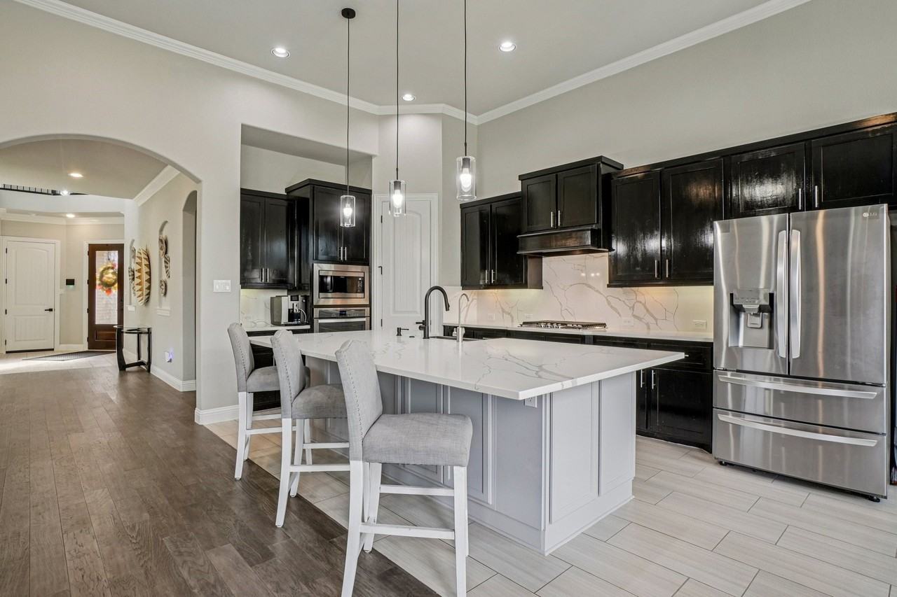 1036 Windy Hill Ln - Photo 5 of 26