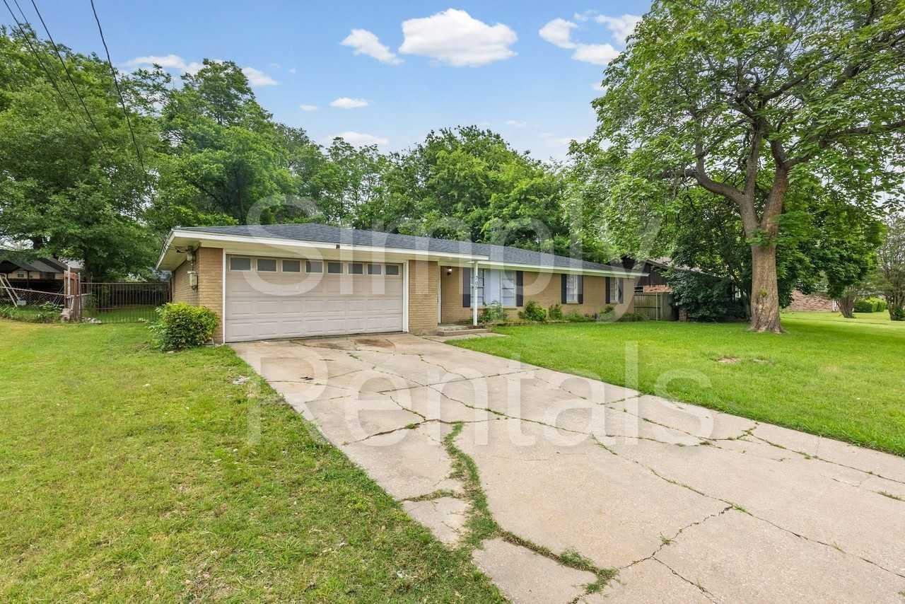 705 Plano St - Photo 4 of 38