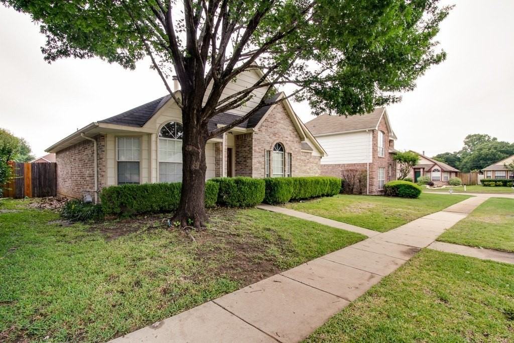 2104 Regency Dr - Photo 2 of 30