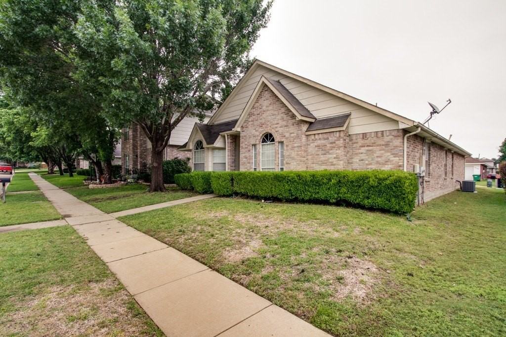 2104 Regency Dr - Photo 3 of 30