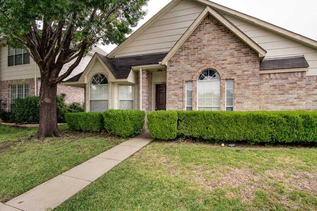 2104 Regency Dr - Photo 4 of 30