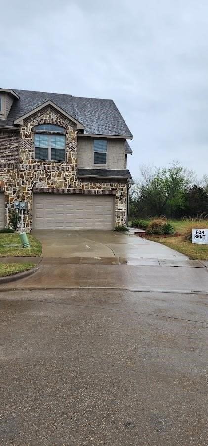 702 Amber Dr - Photo 3 of 25