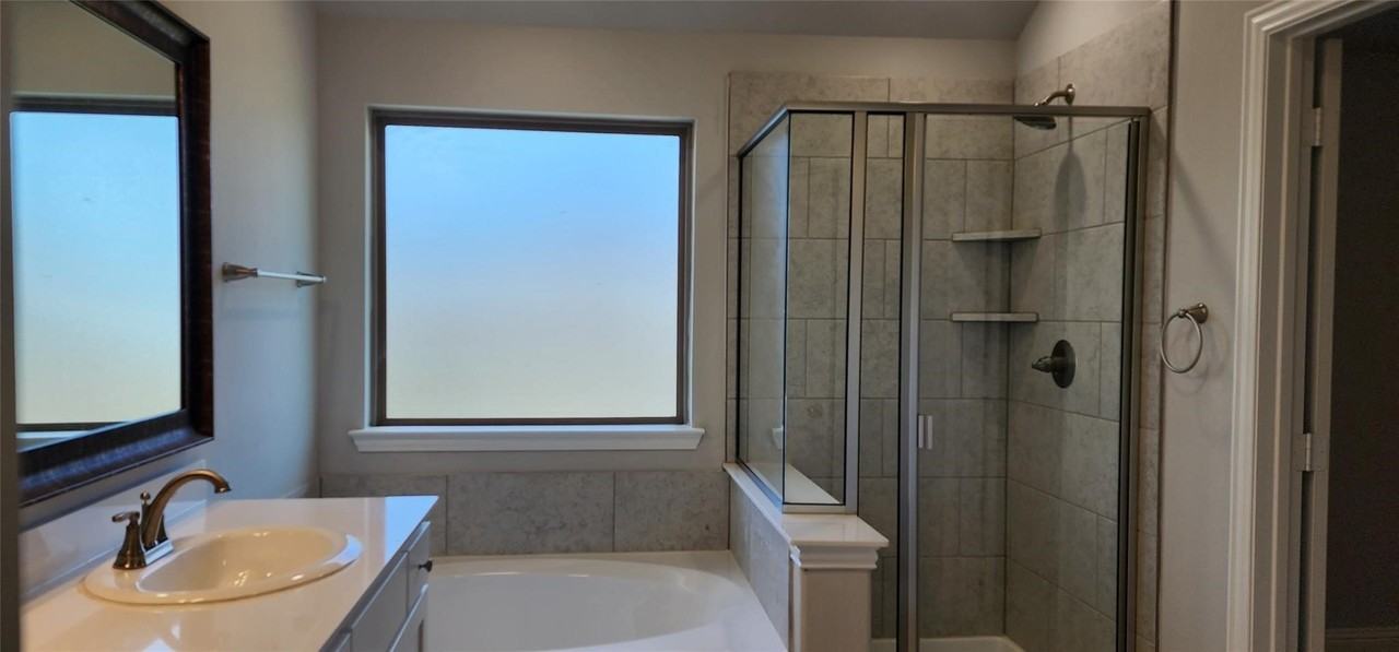 702 Amber Dr - Photo 5 of 25