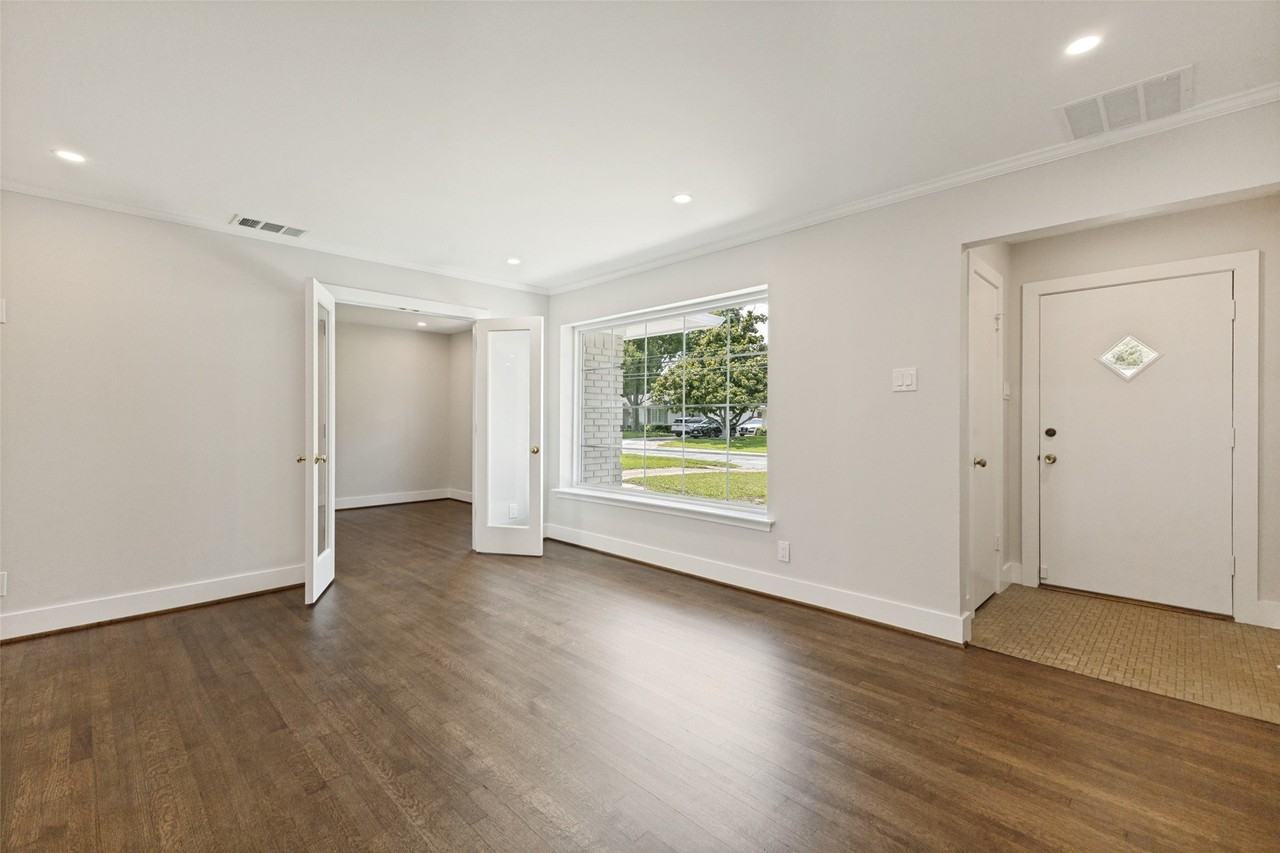 6536 Patrick Dr - Photo 4 of 23