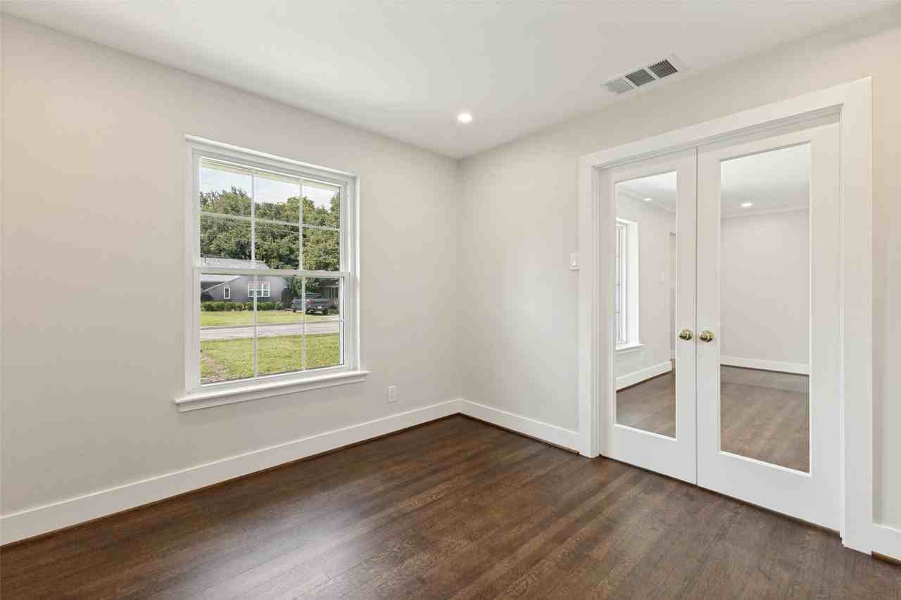 6536 Patrick Dr - Photo 5 of 23