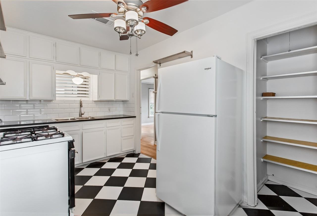 1510 S Montreal Ave - Photo 6 of 22