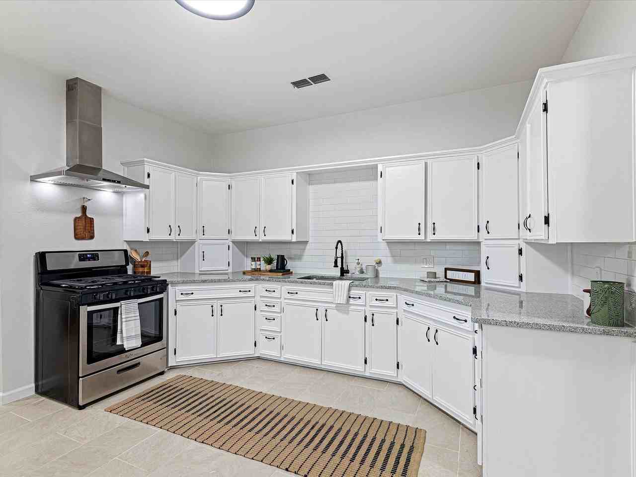 611 Cherry St - Photo 3 of 37