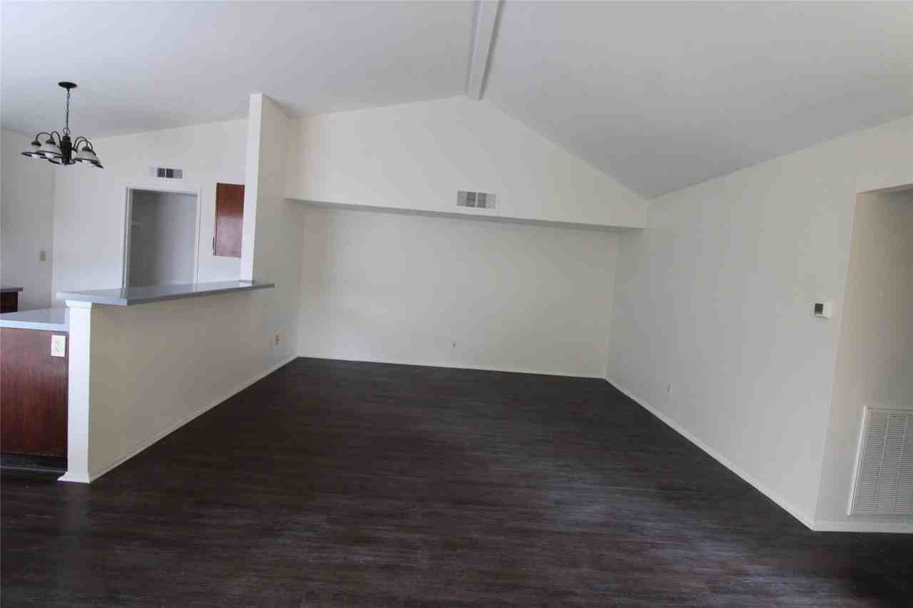 407 Pogue St - Photo 2 of 13