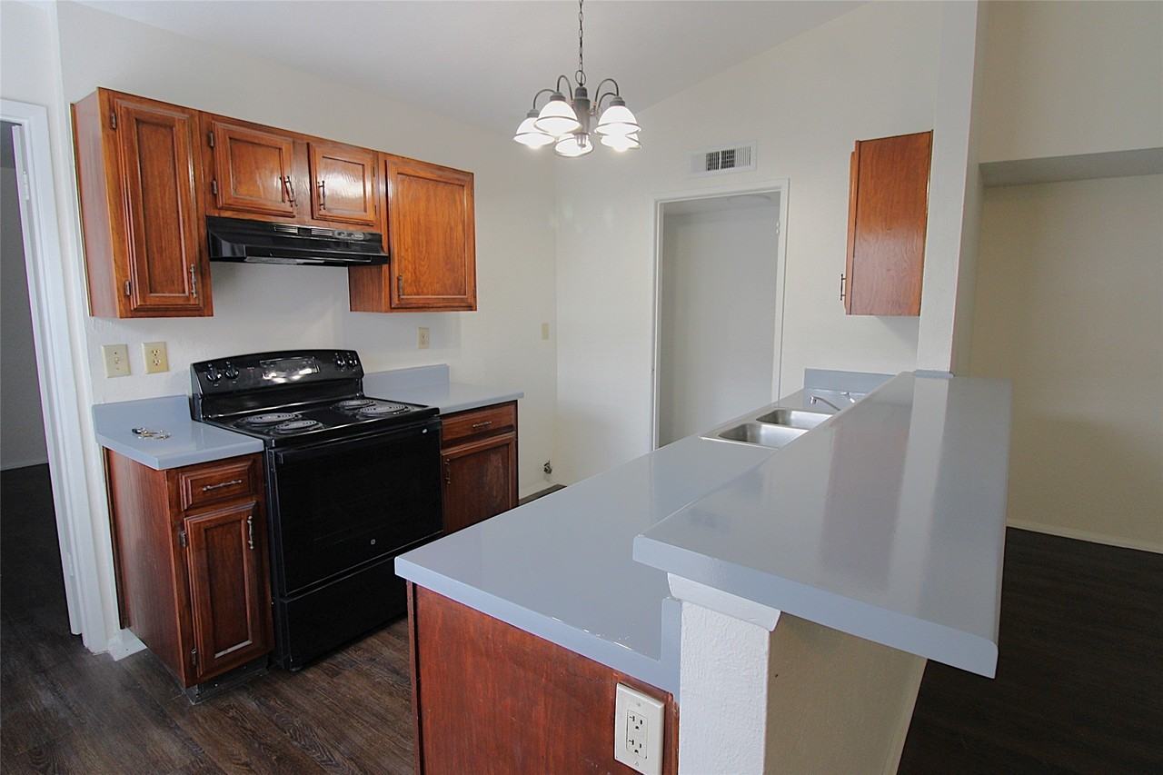 407 Pogue St - Photo 3 of 13
