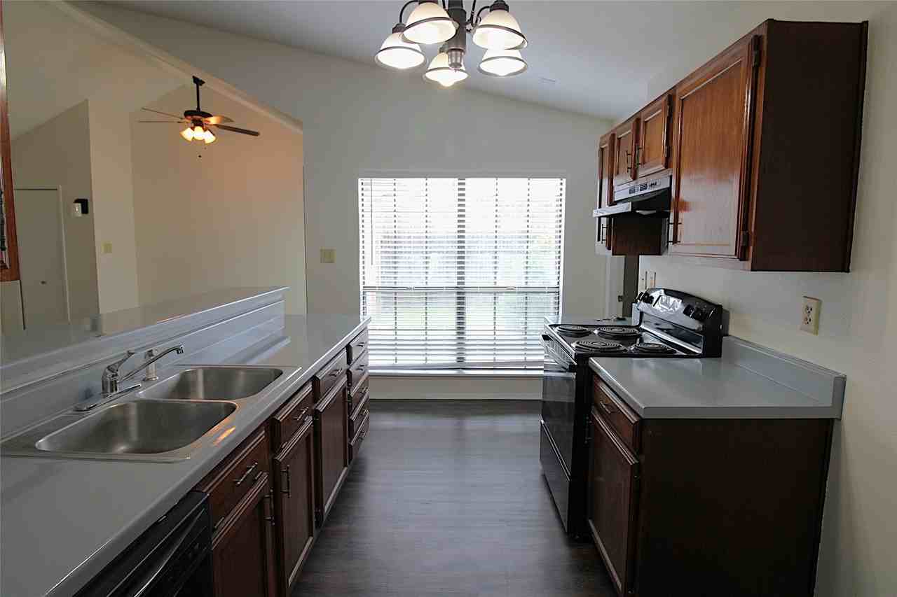 407 Pogue St - Photo 4 of 13