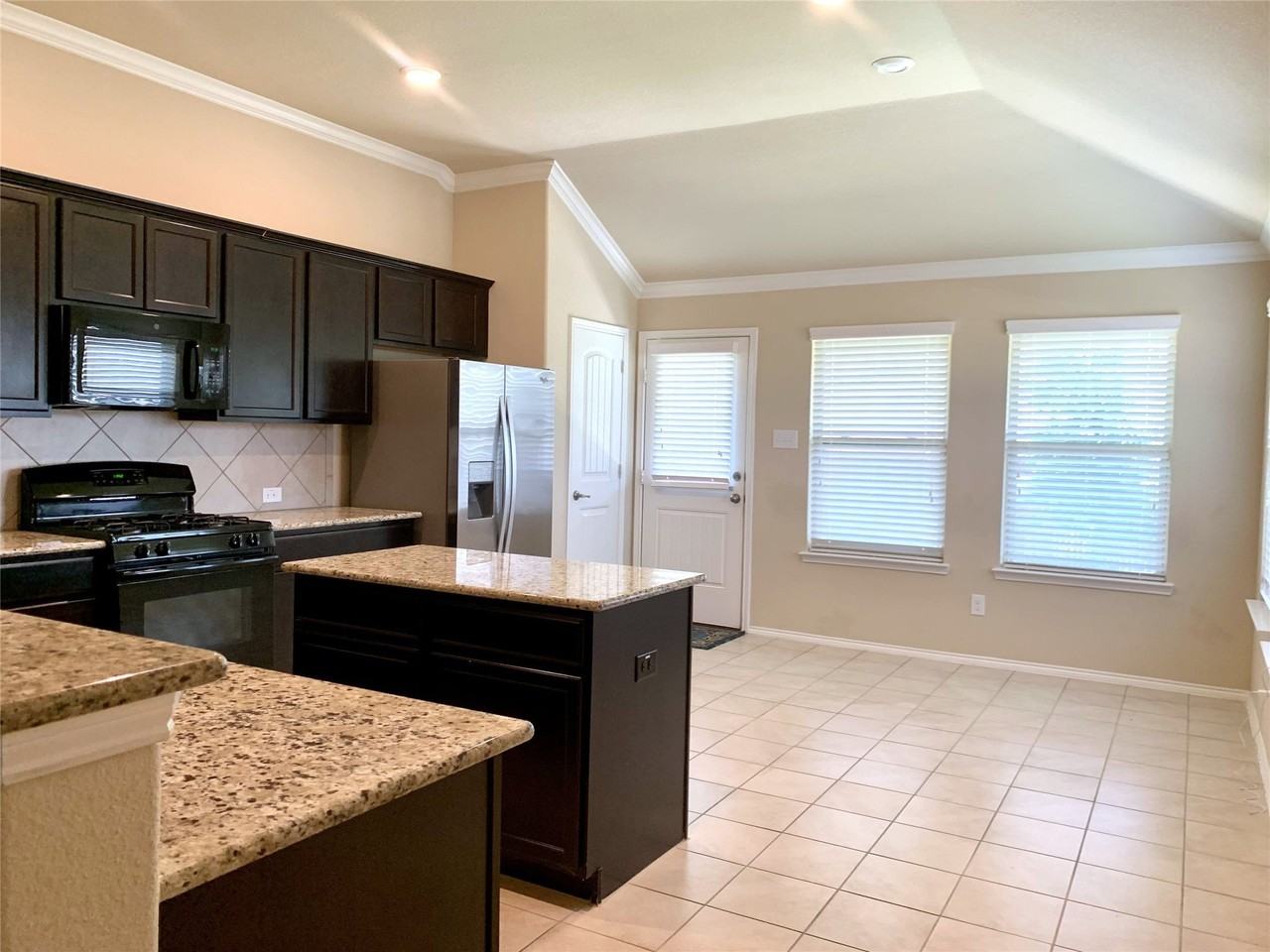 1300 Foxglove Ln - Photo 5 of 17
