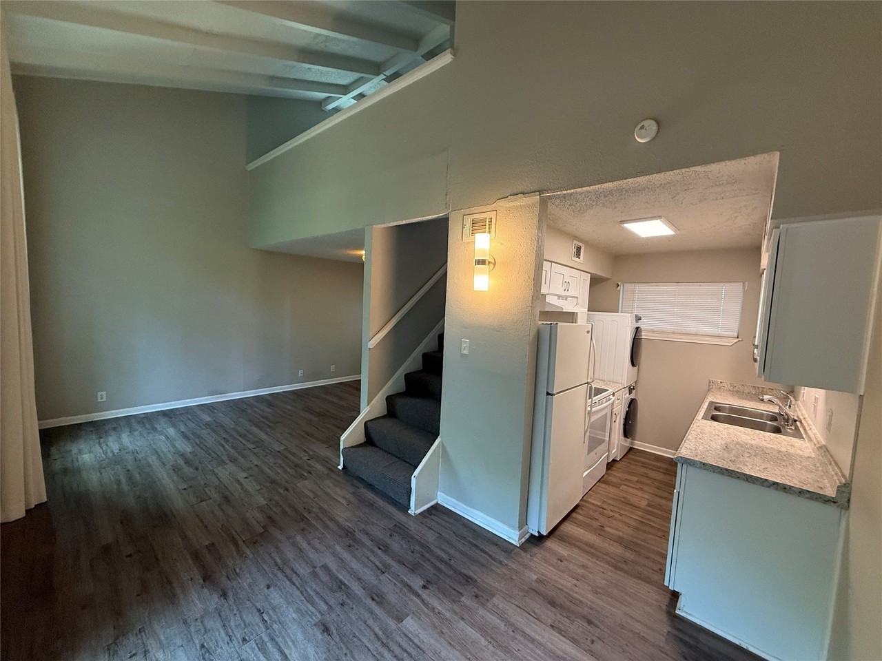 5301 Lovell Ave #5303 - Photo 5 of 19