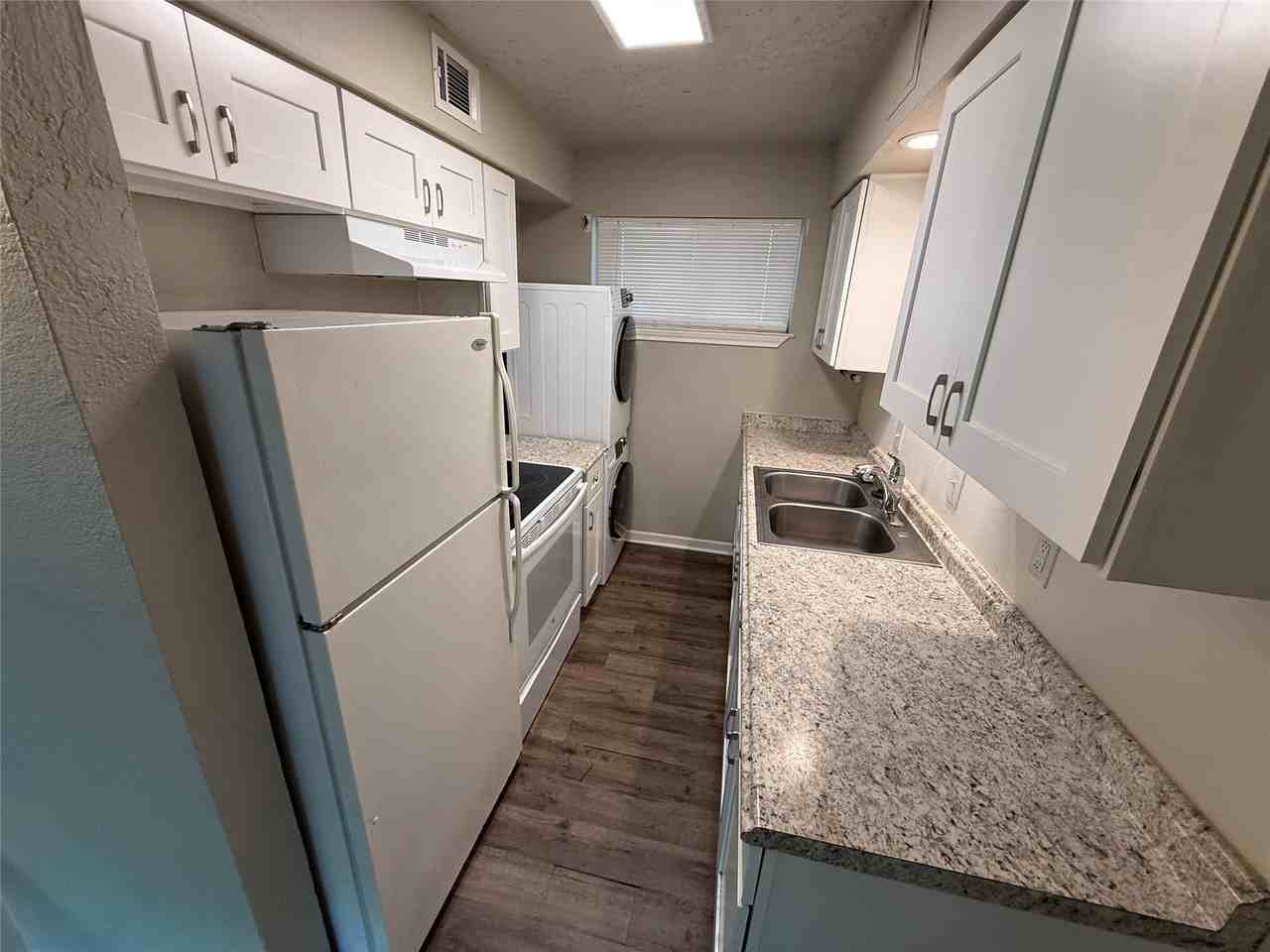 5301 Lovell Ave #5303 - Photo 6 of 19