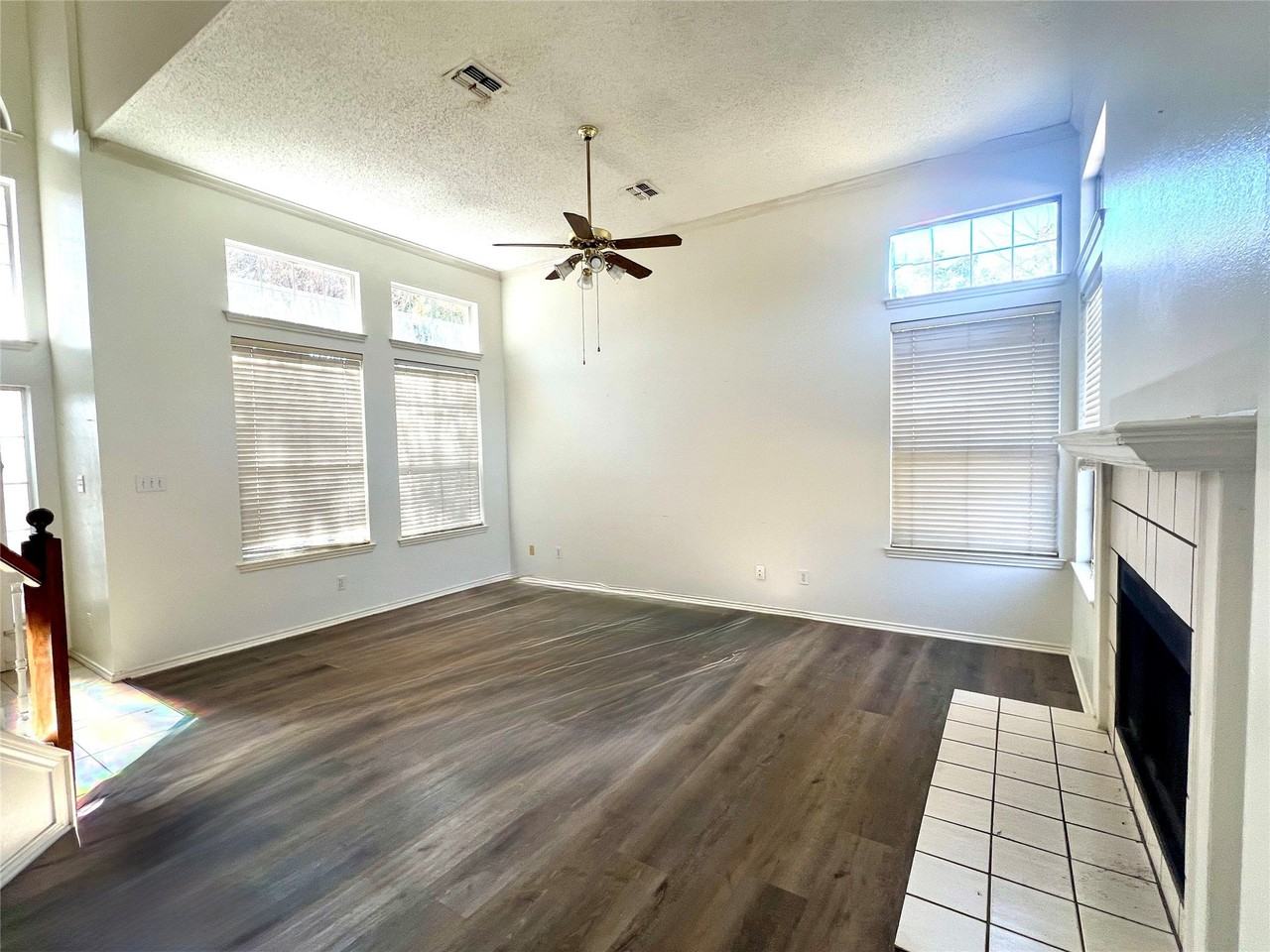2229 Chasefield Dr - Photo 4 of 11