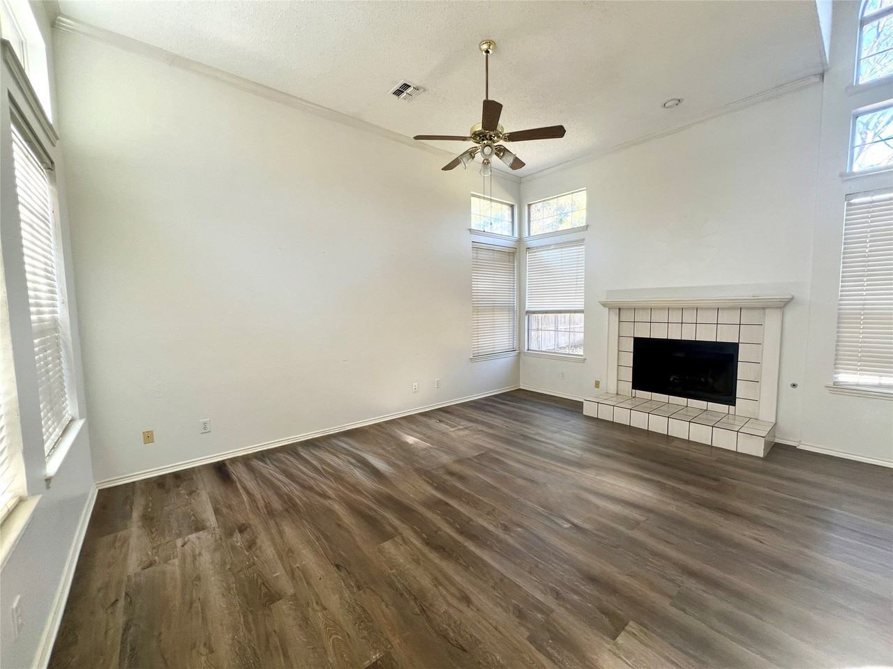 2229 Chasefield Dr - Photo 5 of 11