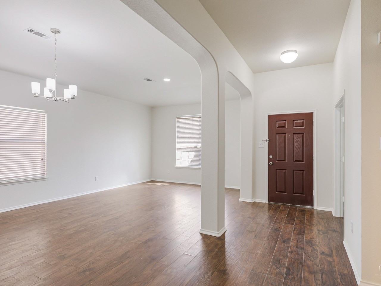 1209 Iron Horse St - Photo 2 of 27