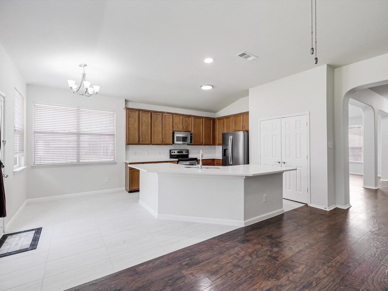 1209 Iron Horse St - Photo 3 of 27