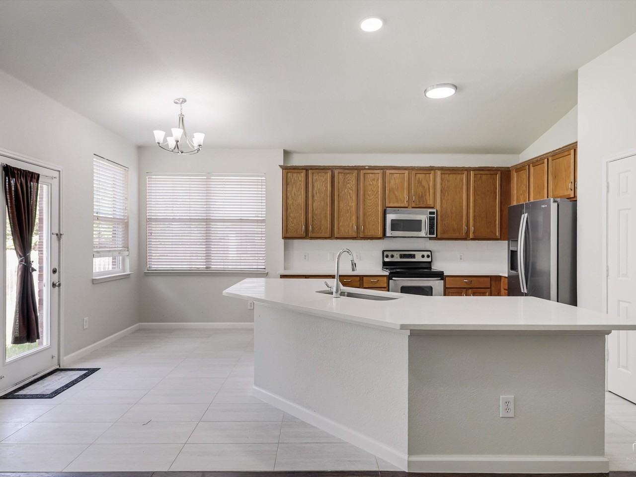 1209 Iron Horse St - Photo 4 of 27