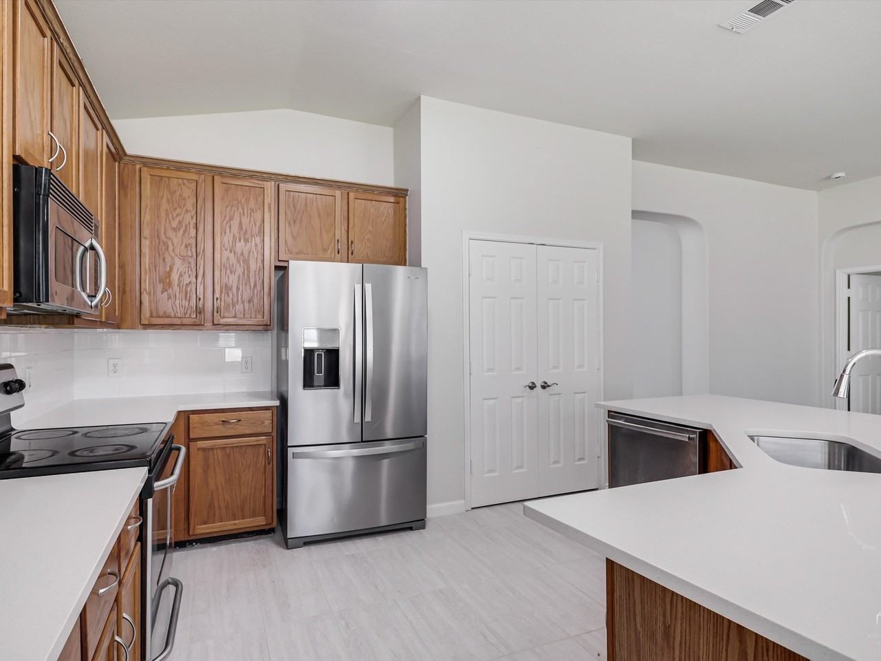 1209 Iron Horse St - Photo 5 of 27