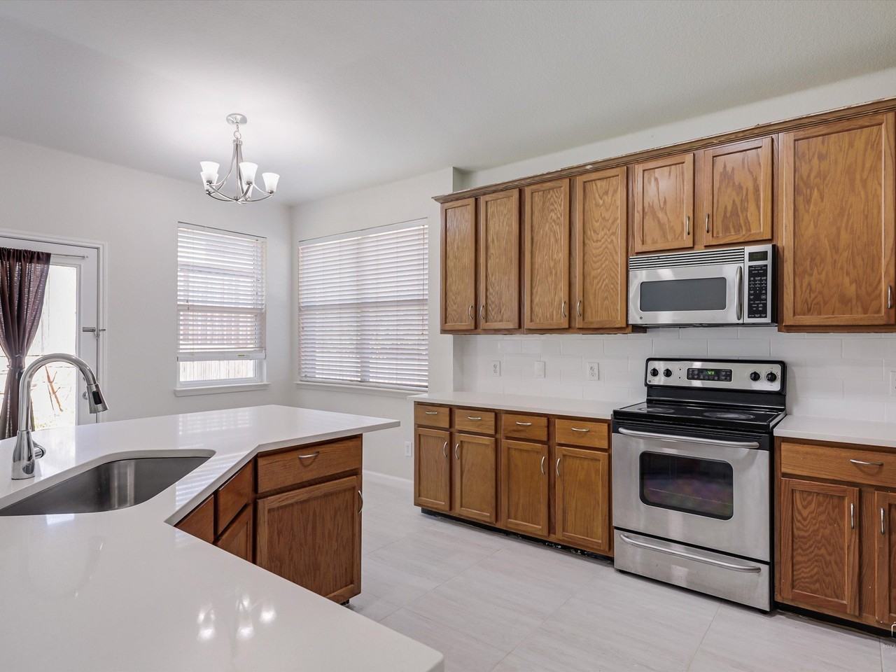 1209 Iron Horse St - Photo 6 of 27