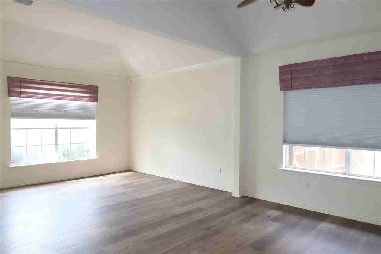 2816 Kings Gate Dr - Photo 2 of 18