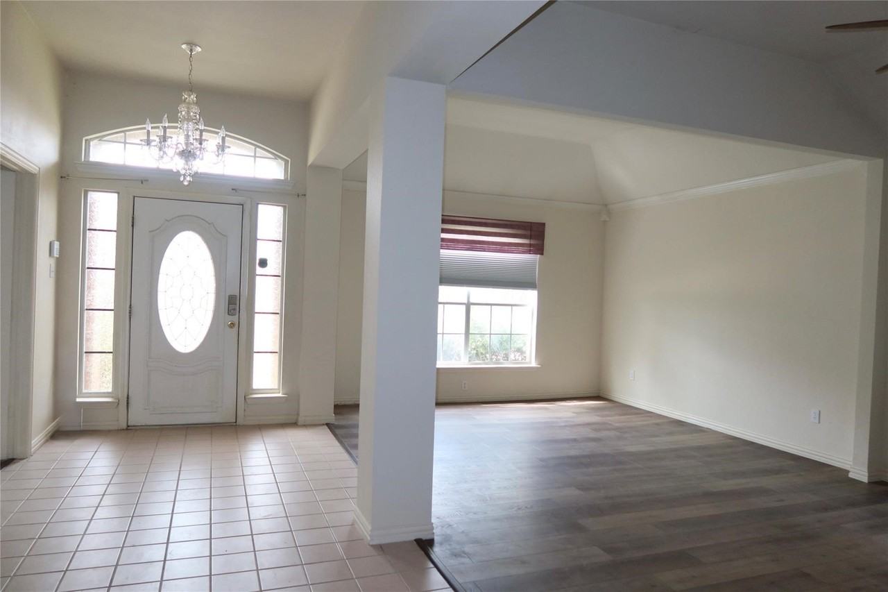 2816 Kings Gate Dr - Photo 4 of 18